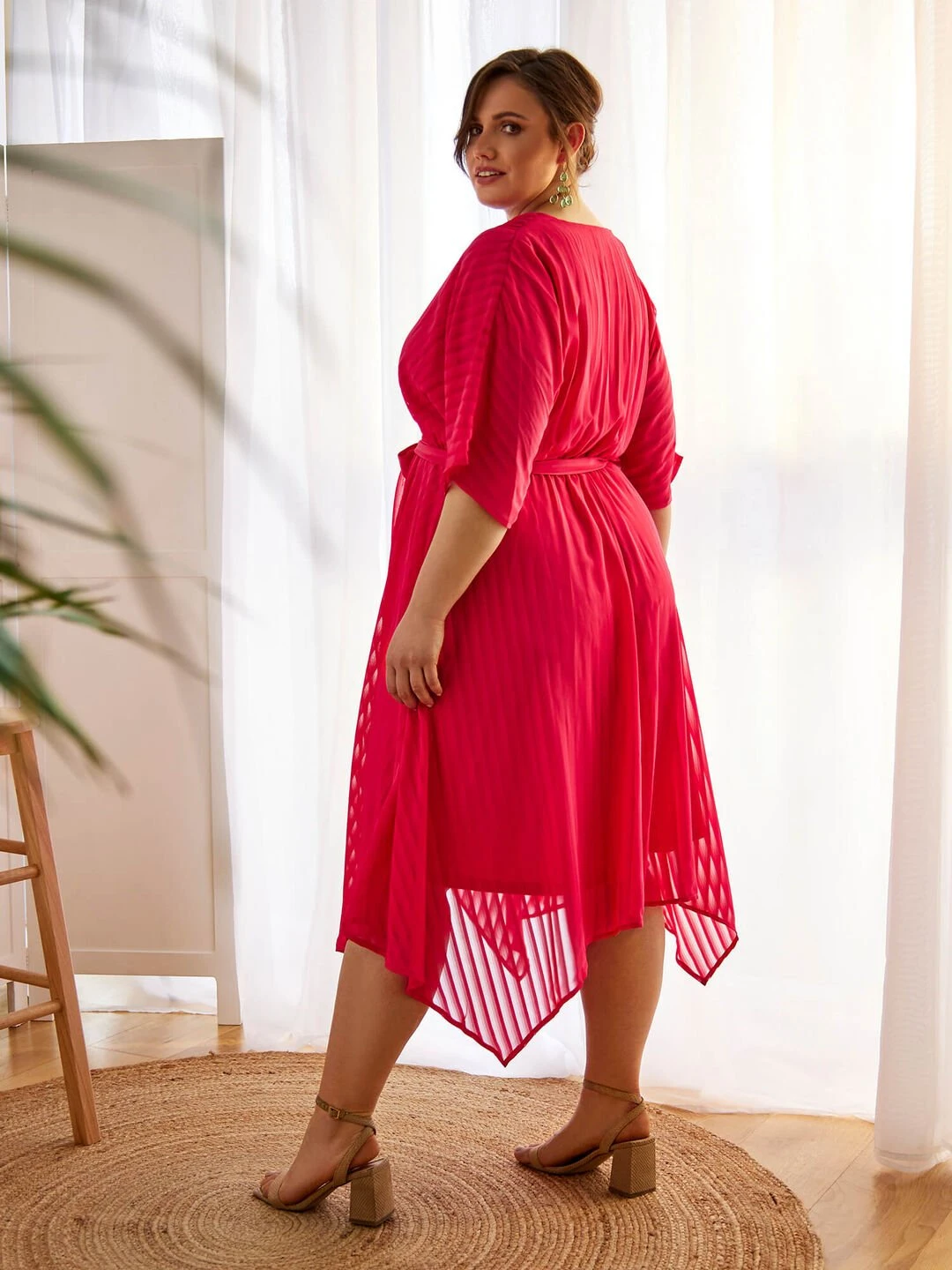 Curve Hankyhem Midi Dress 4 Curve Hankyhem Midi Dress - Image 4